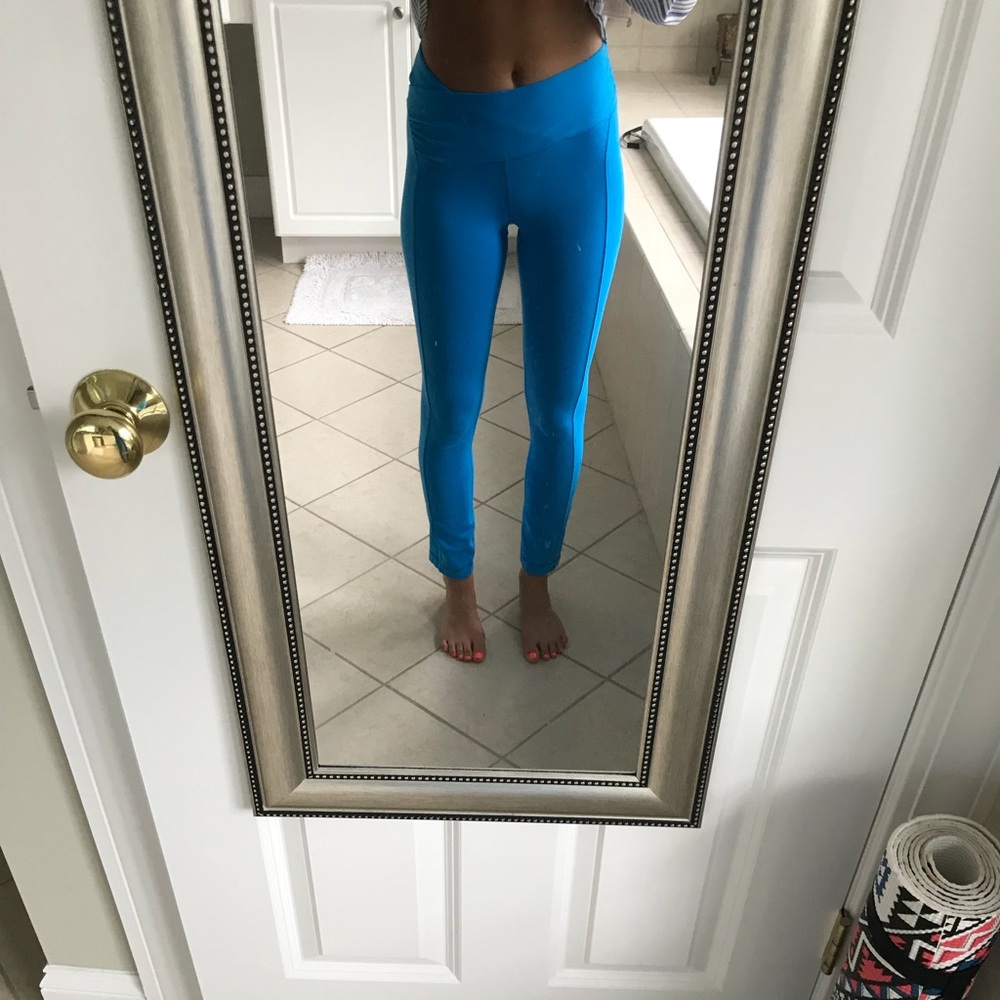 Lululemon Criss Cross band leggings. Size 4 Tall